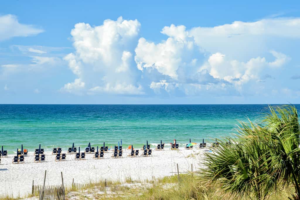 Lakefront resort condo with lake views, hot tub, pool, tennis, golf, deck, W&D