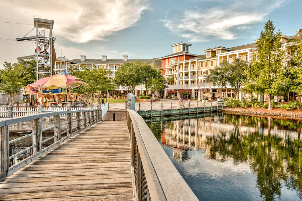 Lakefront resort condo with lake views, hot tub, pool, tennis, golf, deck, W&D