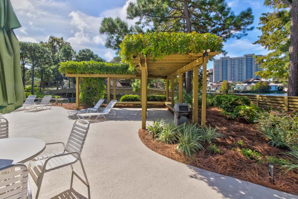 Lakefront resort condo with lake views, hot tub, pool, tennis, golf, deck, W&D