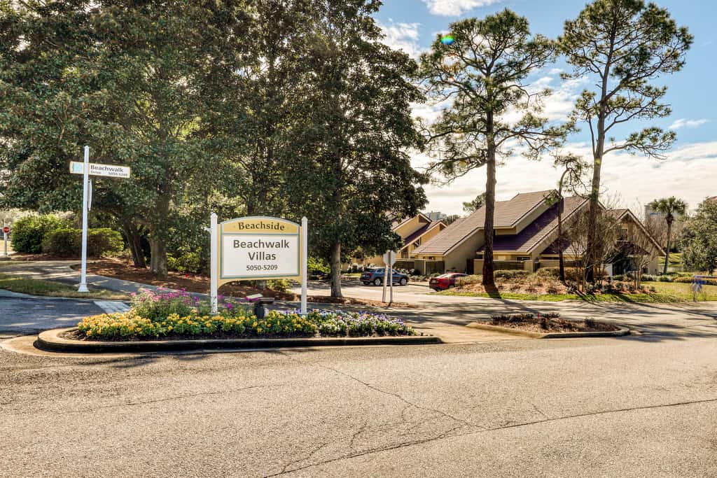 Lakefront resort condo with lake views, hot tub, pool, tennis, golf, deck, W&D