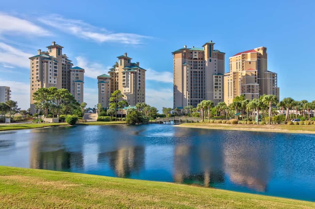 Lakefront resort condo with lake views, hot tub, pool, tennis, golf, deck, W&D