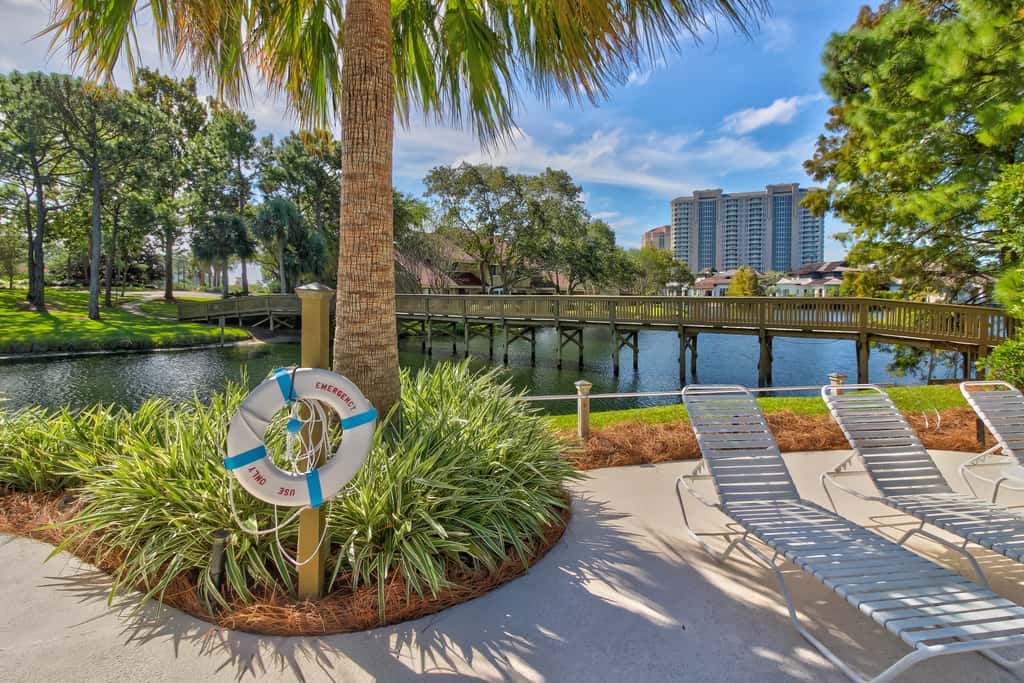 Lakefront resort condo with lake views, hot tub, pool, tennis, golf, deck, W&D