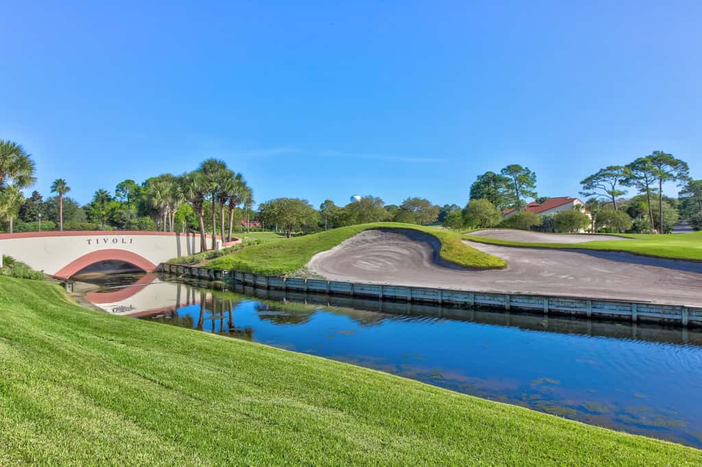 Lakefront resort condo with lake views, hot tub, pool, tennis, golf, deck, W&D