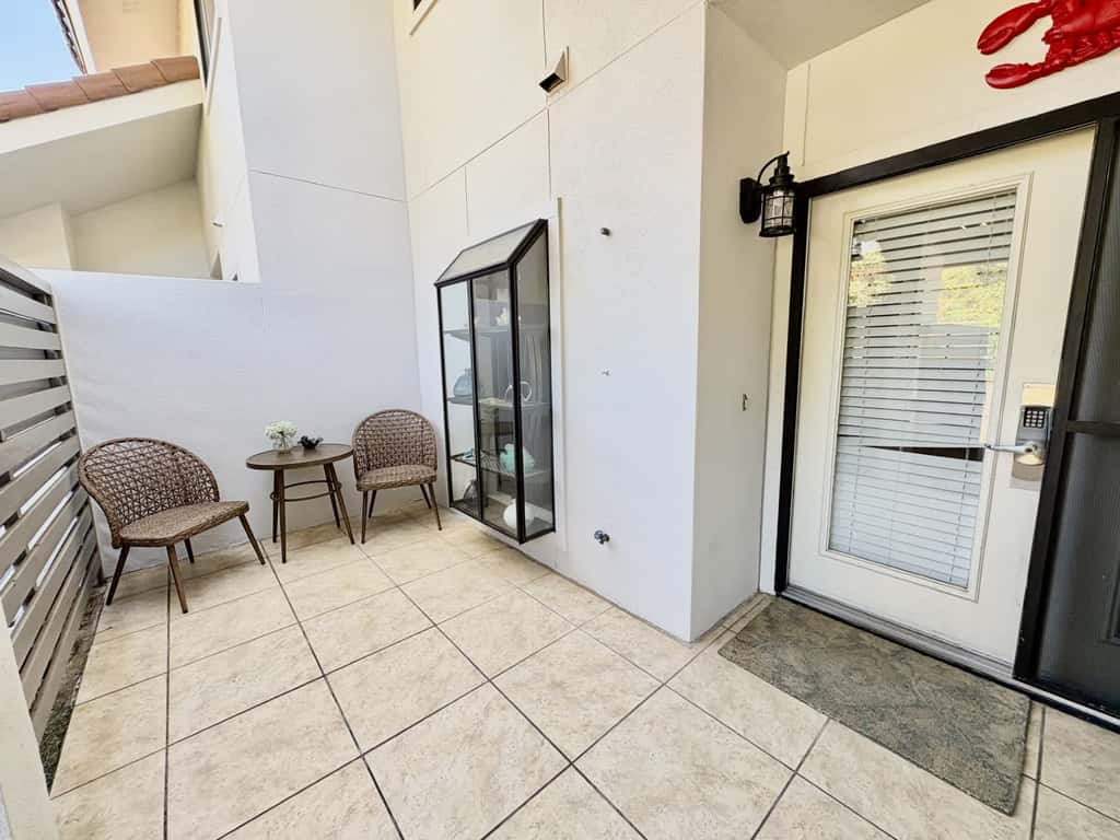 Lakefront resort condo with lake views, hot tub, pool, tennis, golf, deck, W&D