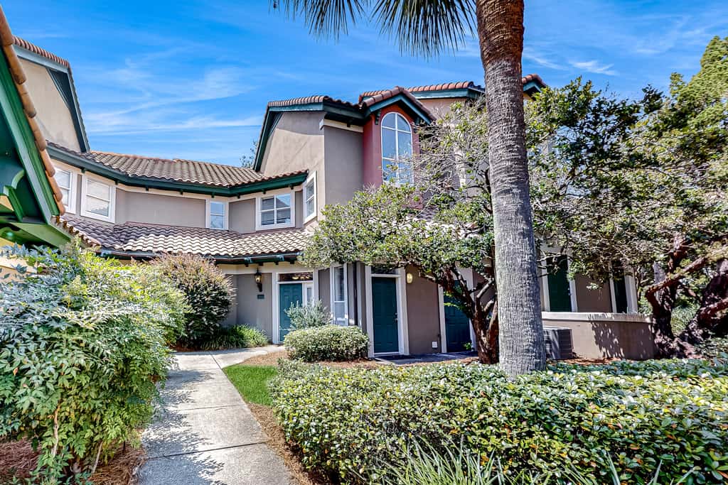 Enchanting home with pool, tennis, golf and washer/dryer