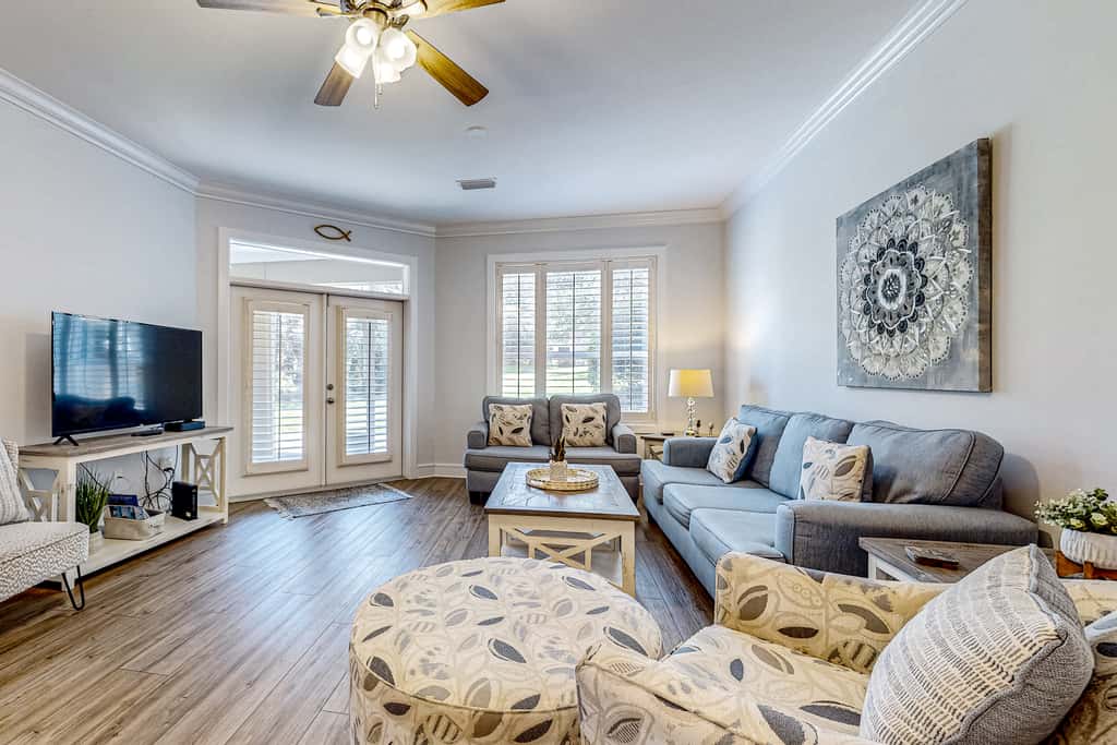 Enchanting home with pool, tennis, golf and washer/dryer
