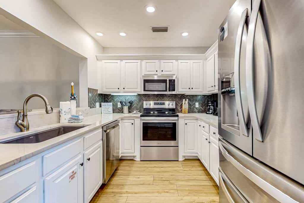 Enchanting home with pool, tennis, golf and washer/dryer