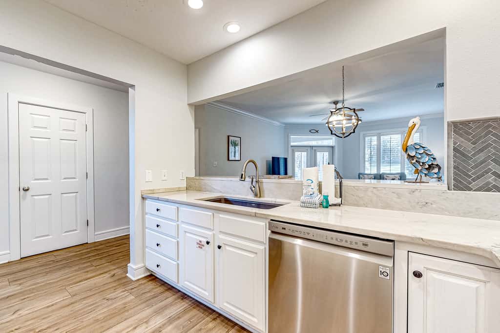 Enchanting home with pool, tennis, golf and washer/dryer