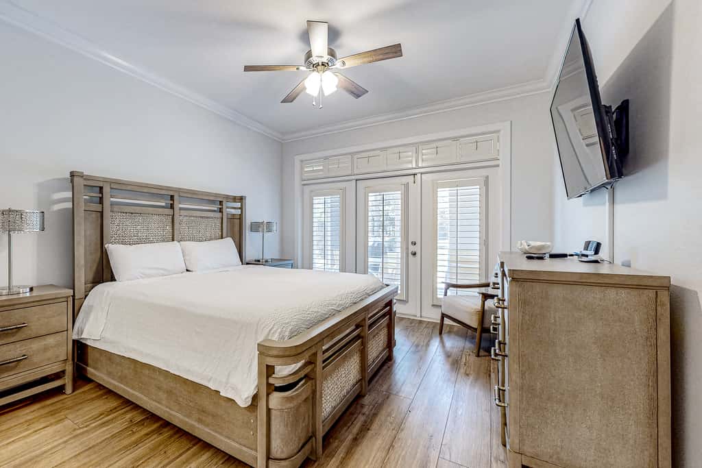 Enchanting home with pool, tennis, golf and washer/dryer