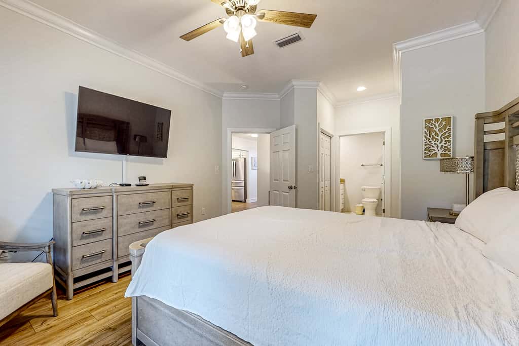 Enchanting home with pool, tennis, golf and washer/dryer