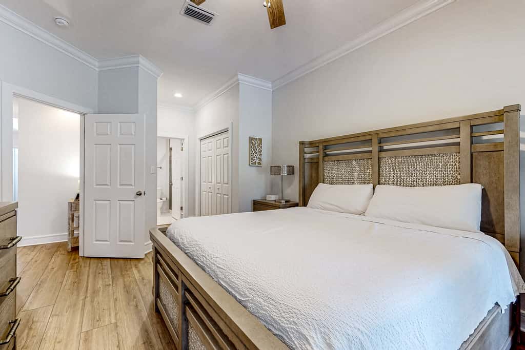 Enchanting home with pool, tennis, golf and washer/dryer