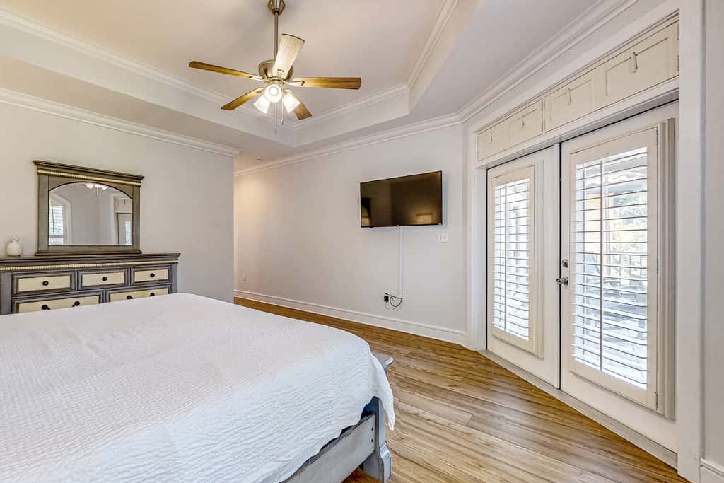 Enchanting home with pool, tennis, golf and washer/dryer