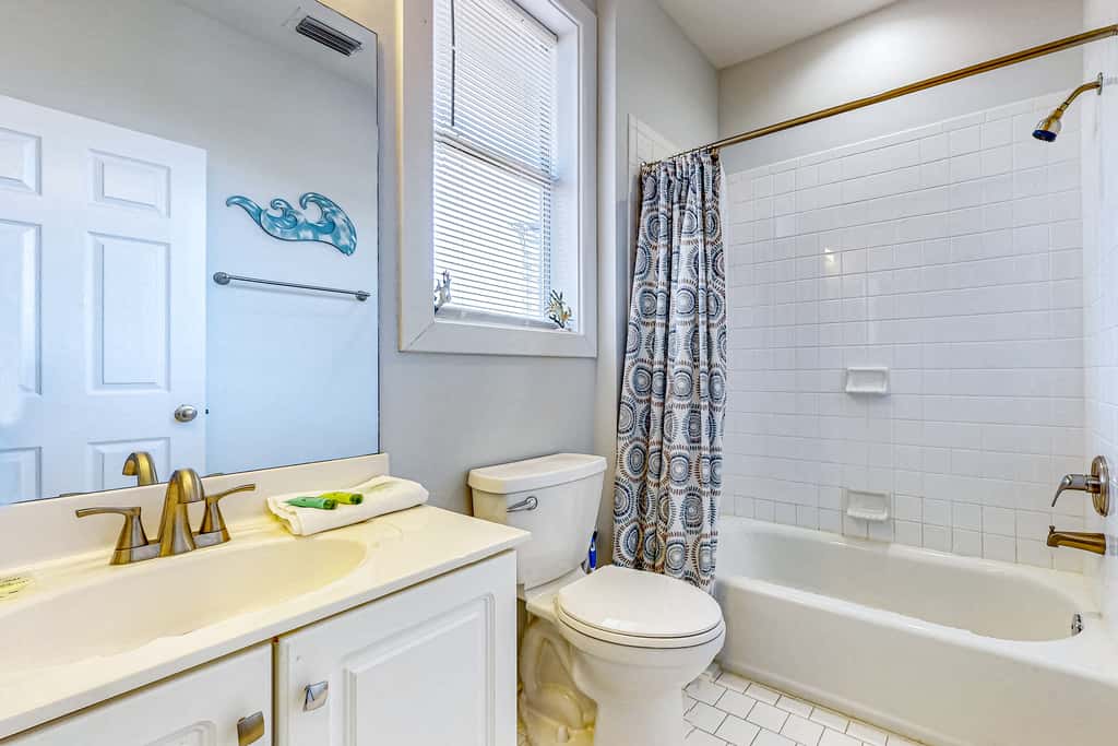 Enchanting home with pool, tennis, golf and washer/dryer