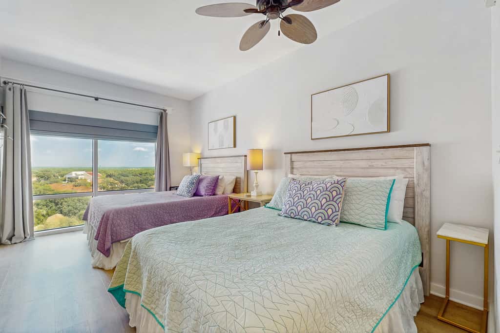 Gorgeous multi unit w full kitchen, shared pool and easy beach access