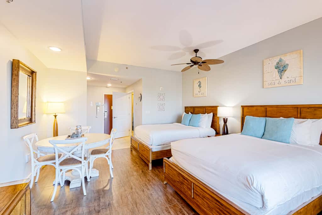 Sun kissed 9th floor studio with gulf views, pools, hot tub - close to beach