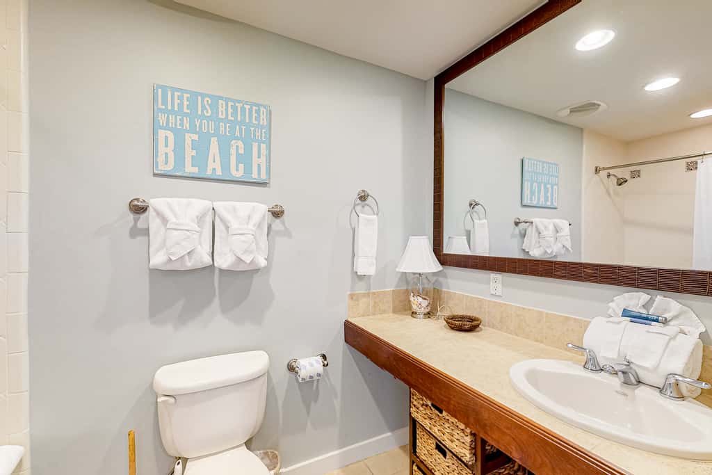 Sun kissed 9th floor studio with gulf views, pools, hot tub - close to beach