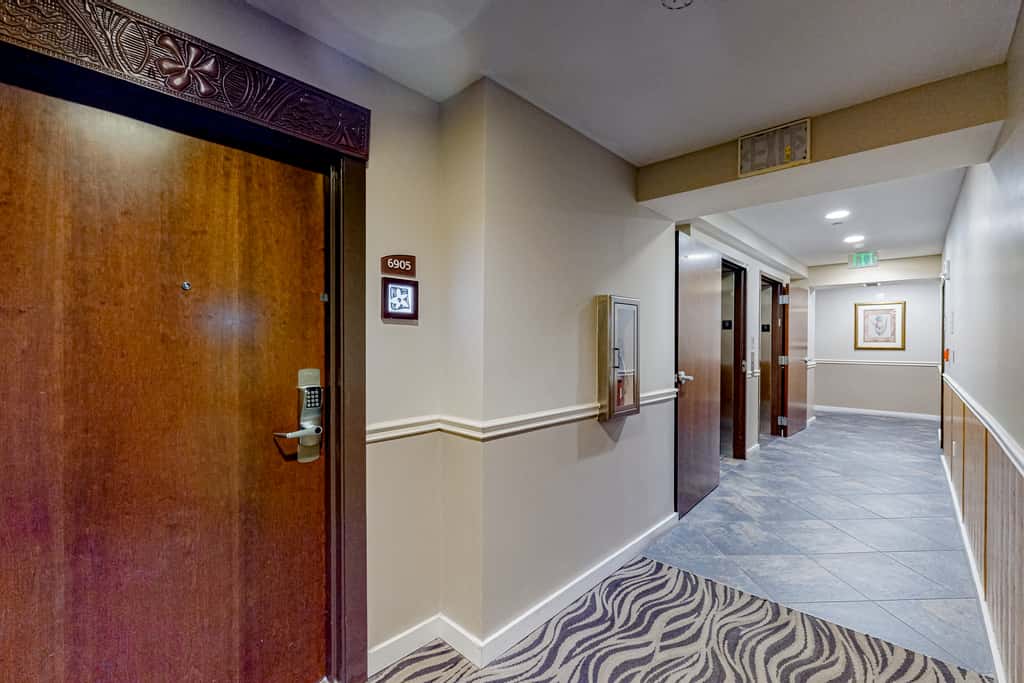 Sun kissed 9th floor studio with gulf views, pools, hot tub - close to beach