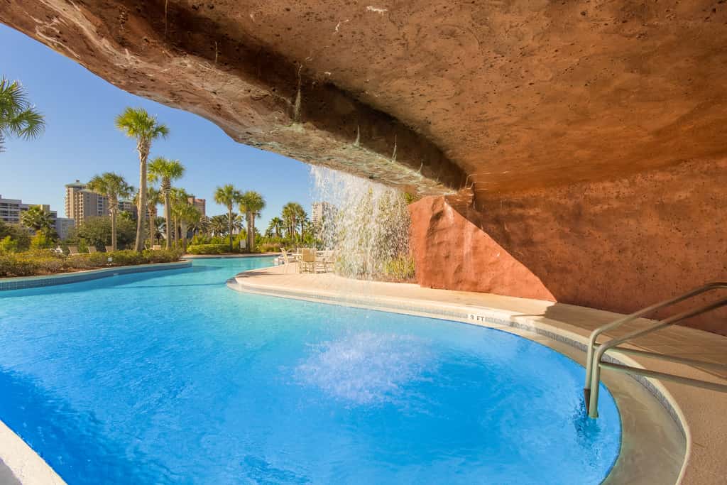 Sun kissed 9th floor studio with gulf views, pools, hot tub - close to beach