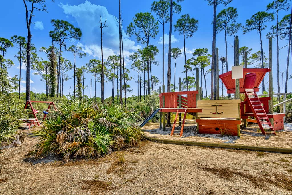 Sun kissed 9th floor studio with gulf views, pools, hot tub - close to beach