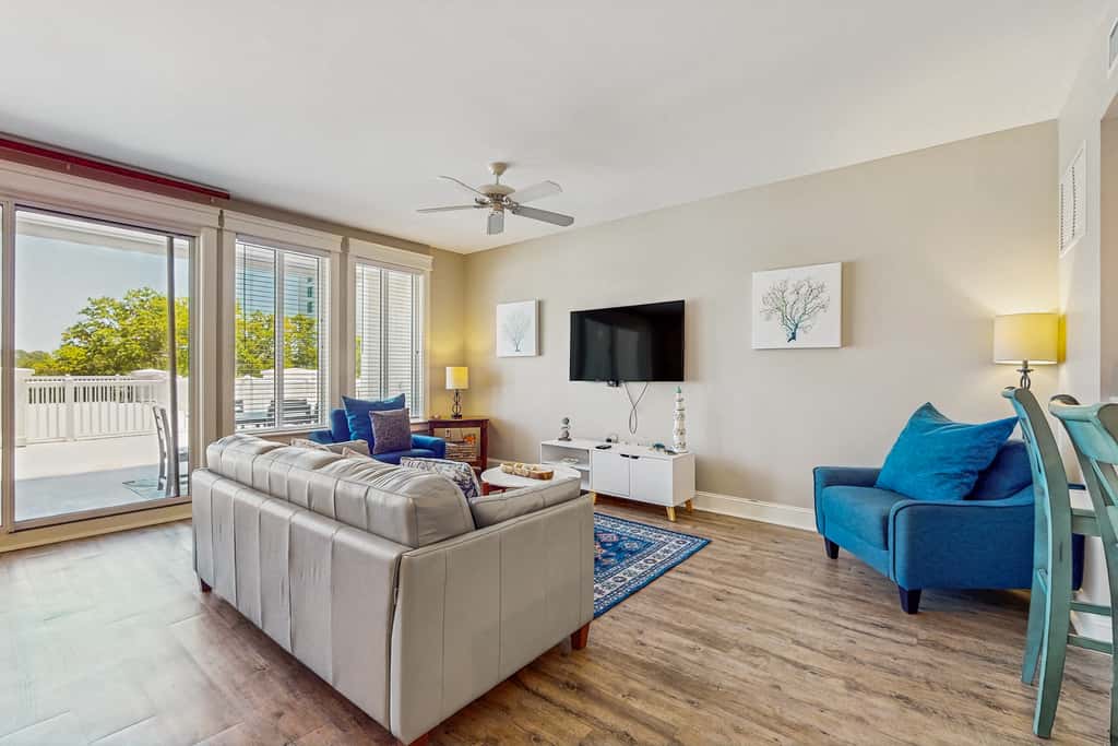 3rd-floor Condo with pools, marina, tennis, large balcony, beach access