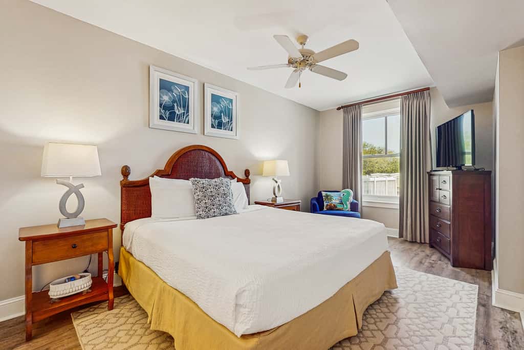 3rd-floor Condo with pools, marina, tennis, large balcony, beach access