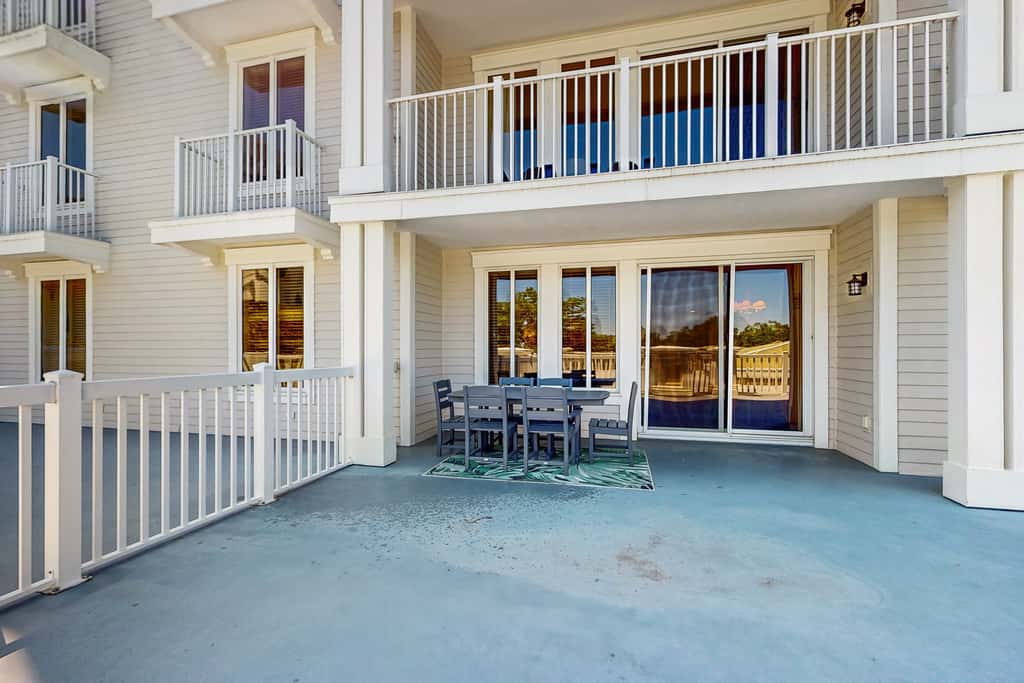 3rd-floor Condo with pools, marina, tennis, large balcony, beach access