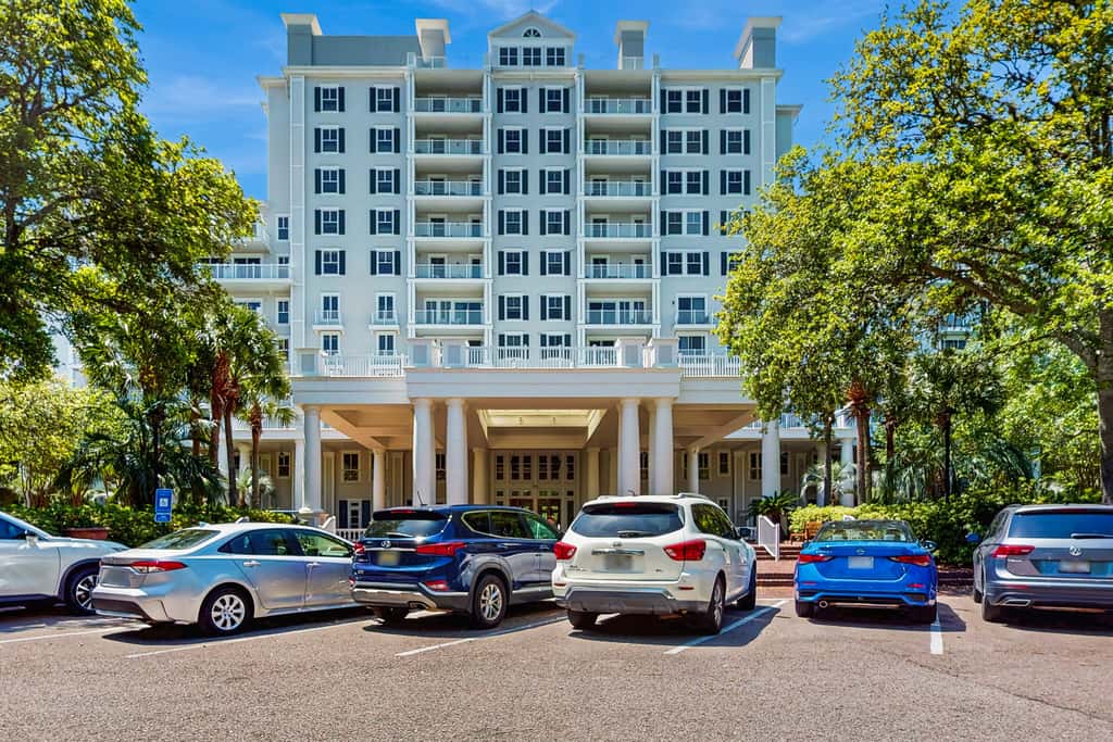 3rd-floor Condo with pools, marina, tennis, large balcony, beach access