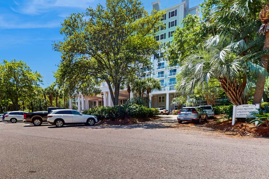 3rd-floor Condo with pools, marina, tennis, large balcony, beach access