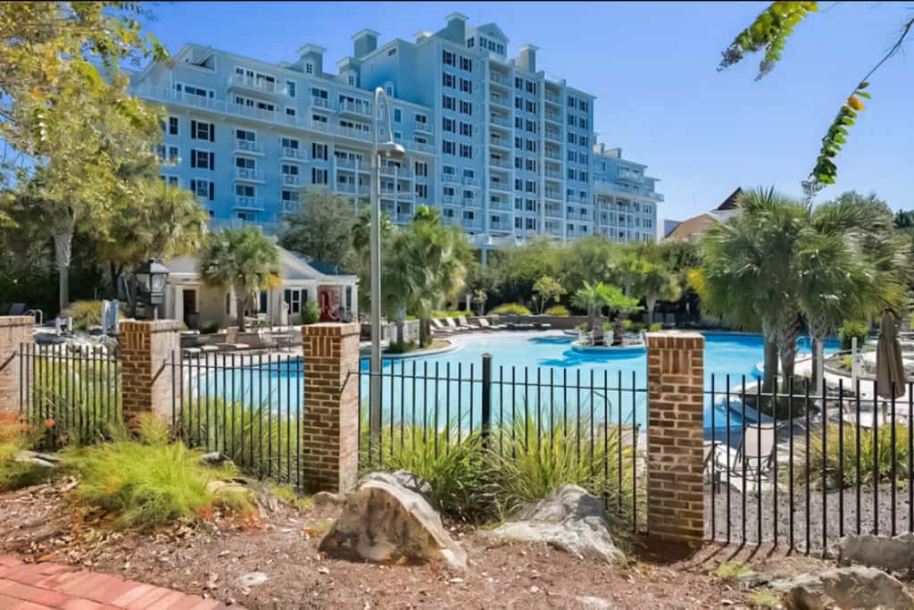 3rd-floor Condo with pools, marina, tennis, large balcony, beach access