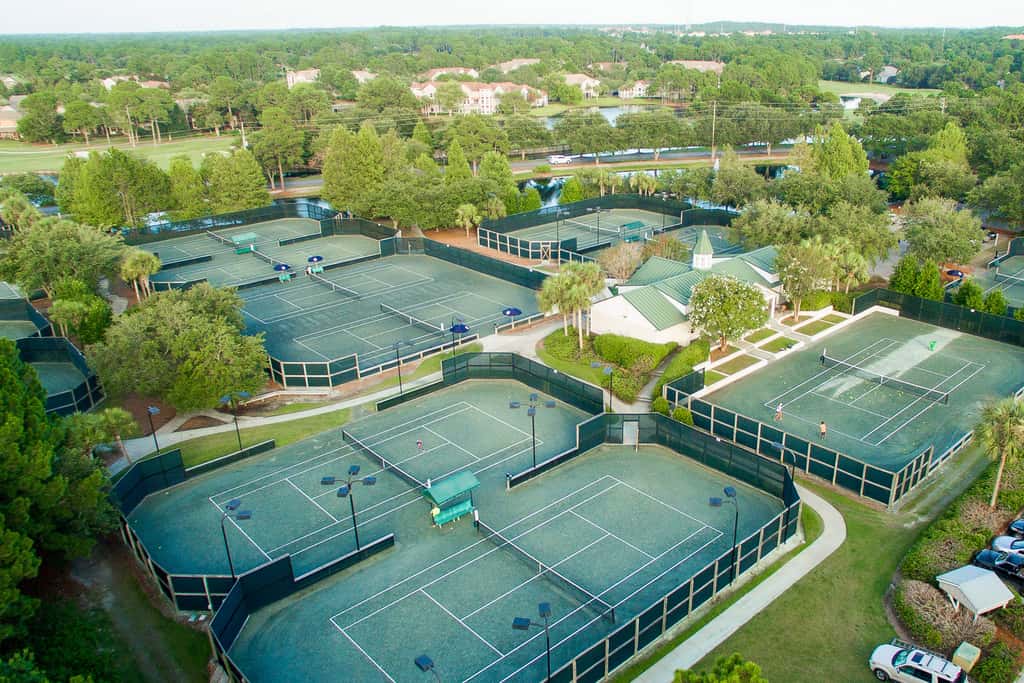 3rd-floor Condo with pools, marina, tennis, large balcony, beach access
