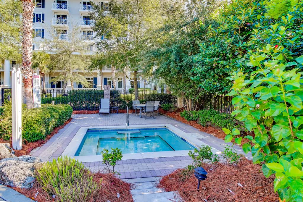 3rd-floor Condo with pools, marina, tennis, large balcony, beach access
