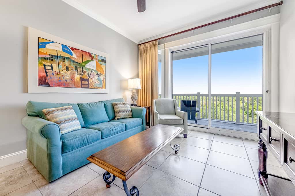 Vibrant seventh-floor condo with pool, hot tub, sauna, private W/D & fast WiFi
