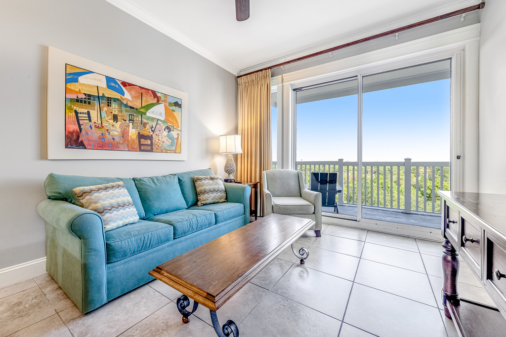 Vibrant seventh-floor condo with pool, hot tub, sauna, private W/D & fast WiFi