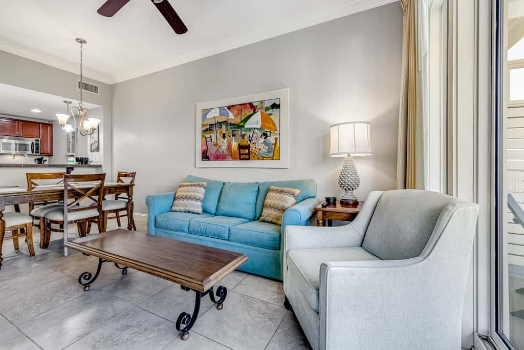 Vibrant seventh-floor condo with pool, hot tub, sauna, private W/D & fast WiFi