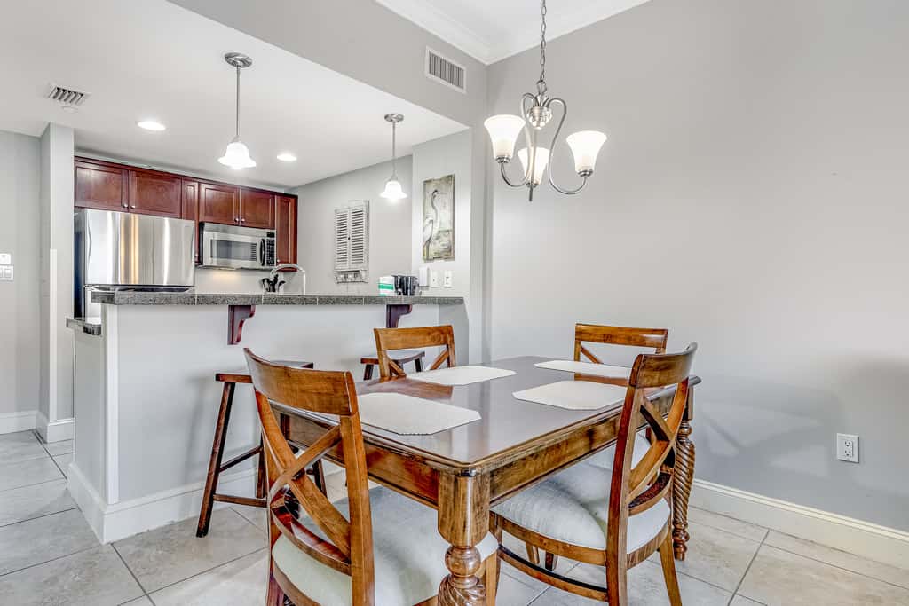 Vibrant seventh-floor condo with pool, hot tub, sauna, private W/D & fast WiFi