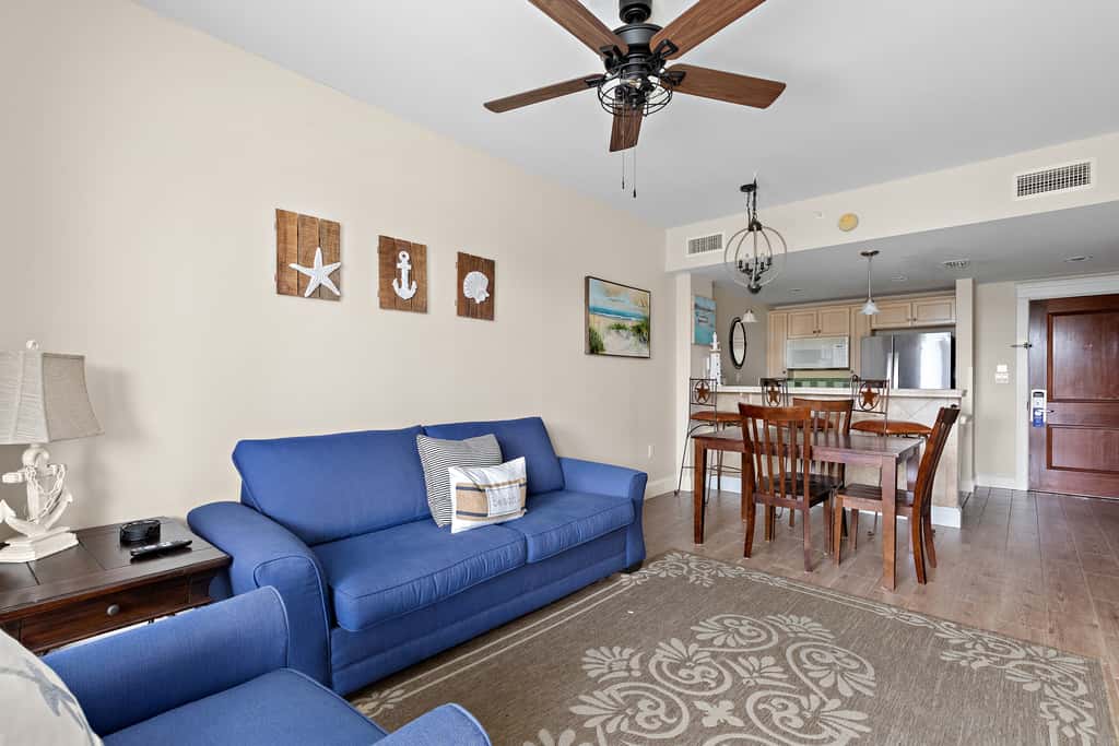 Third floor condo with pool, high speed WiFi, private washer dryer