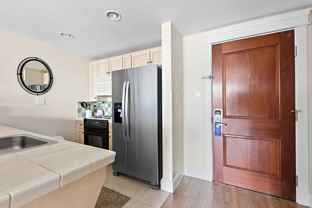 Third floor condo with pool, high speed WiFi, private washer dryer