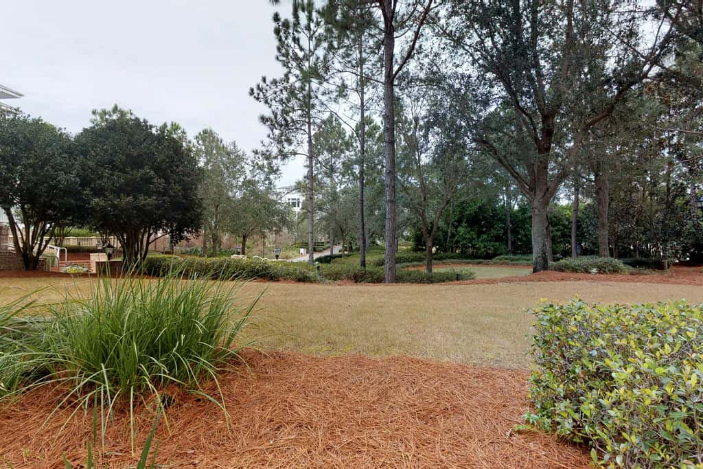 Third floor condo with pool, high speed WiFi, private washer dryer