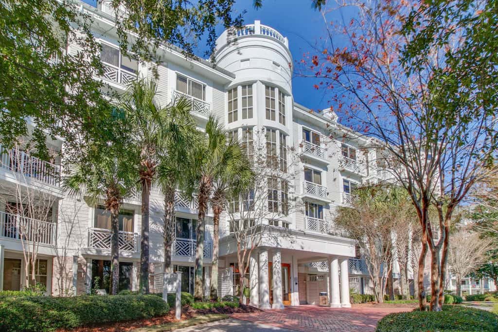 Third floor condo with pool, high speed WiFi, private washer dryer
