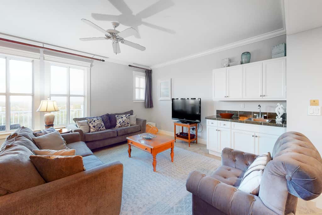 Grand resort condo with golf course, pool & luxe amenities