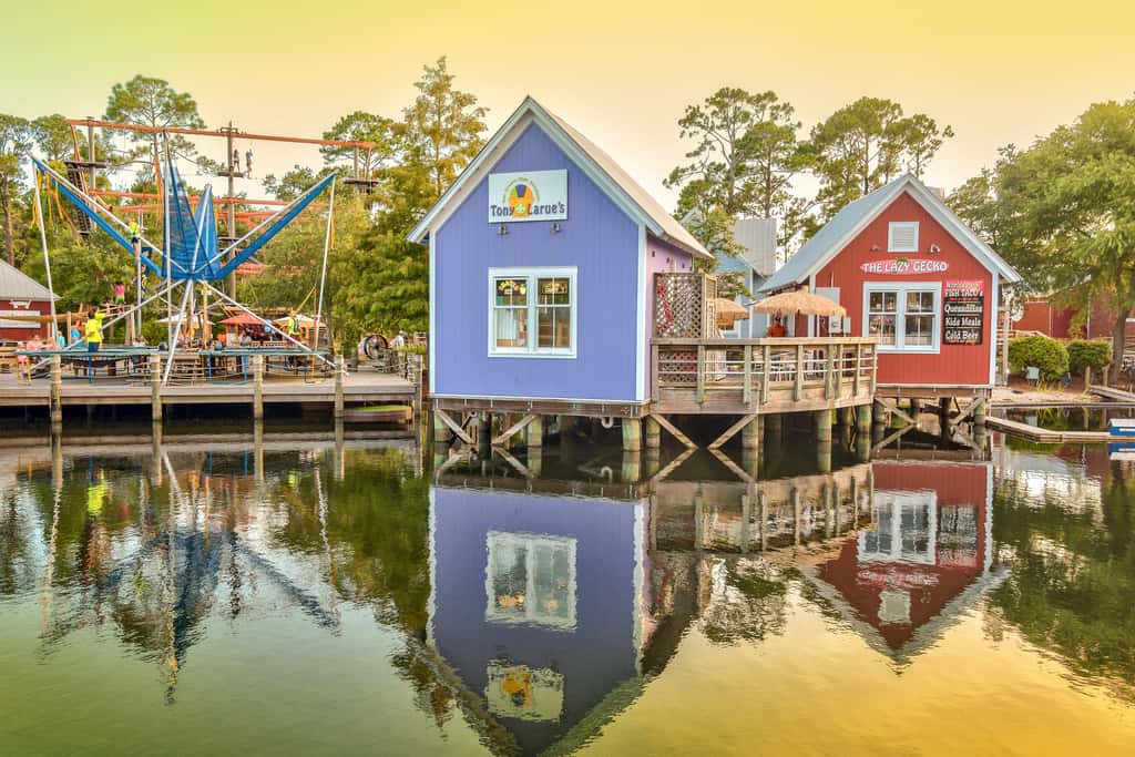 Luxurious condo near downtown, beach, & golf with pools & tennis