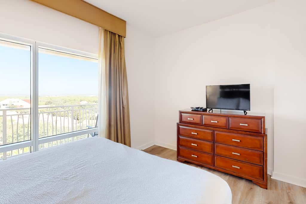 Beach resort bliss with pools, beach access, marina & Gulf views