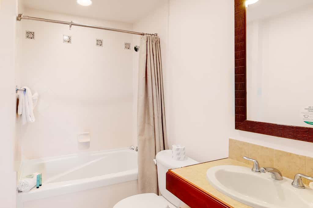 Beach resort bliss with pools, beach access, marina & Gulf views