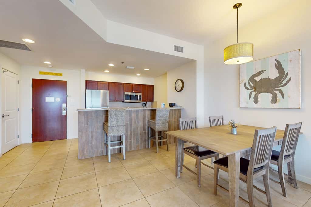 Sparkling Luau II condo with marina, pools, tennis & golf