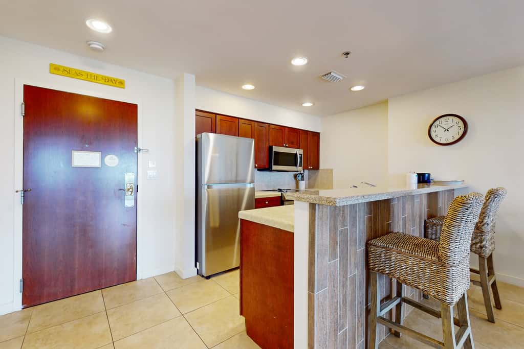 Sparkling Luau II condo with marina, pools, tennis & golf