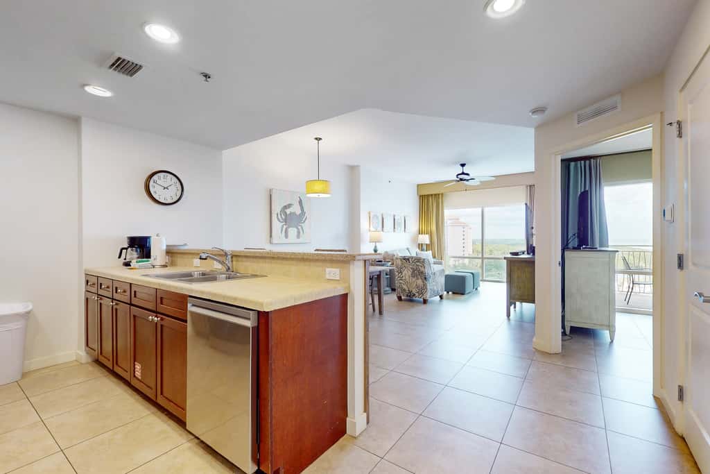 Sparkling Luau II condo with marina, pools, tennis & golf