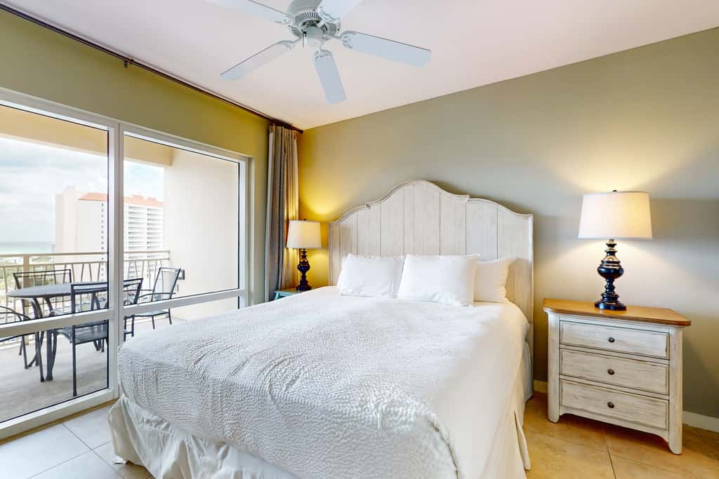 Sparkling Luau II condo with marina, pools, tennis & golf