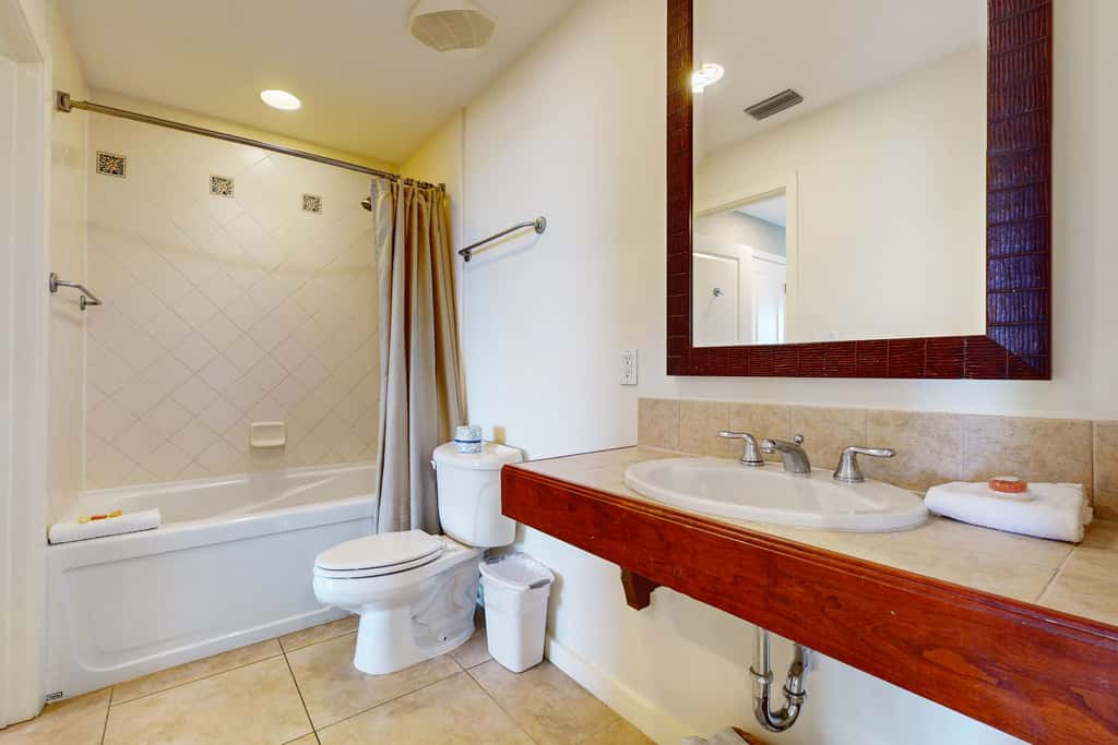 Sparkling Luau II condo with marina, pools, tennis & golf