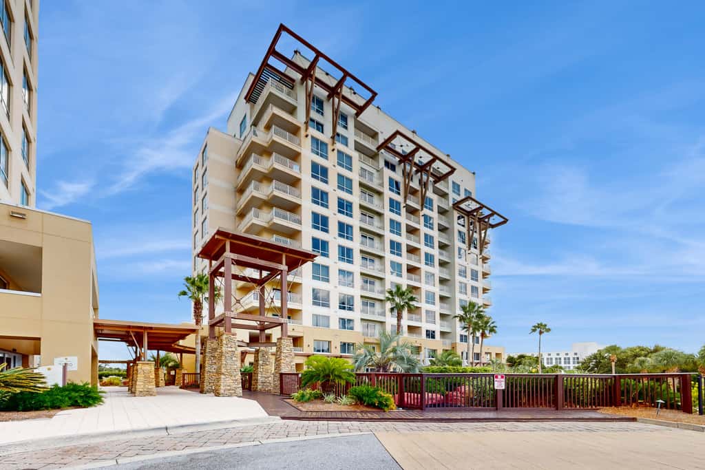 Sparkling Luau II condo with marina, pools, tennis & golf