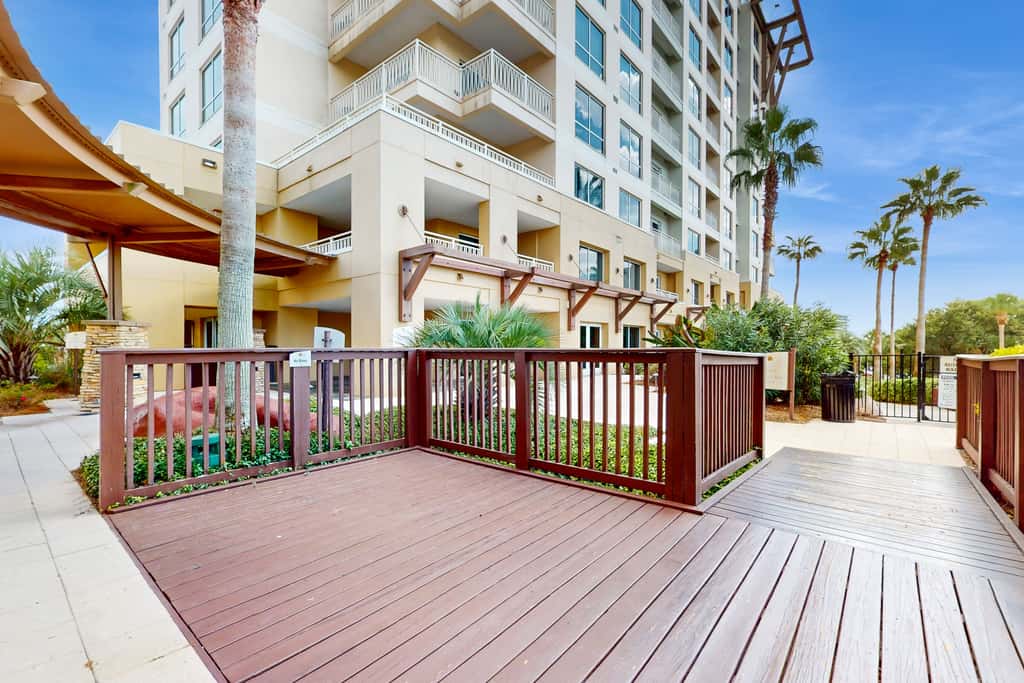 Sparkling Luau II condo with marina, pools, tennis & golf